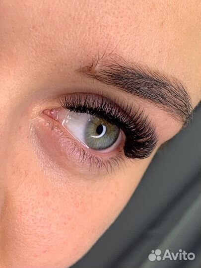 Наращивание ресниц, оформление бровей