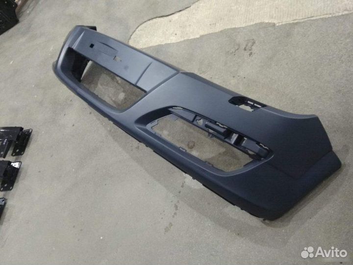 Бампер передний Opel Astra H 2004-2007