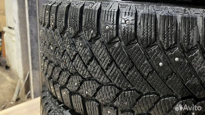 Gislaved Nord Frost 200 235/45 R17