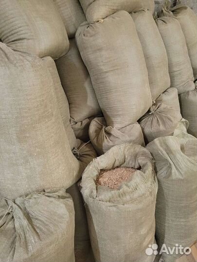 Сухие древесные опилки