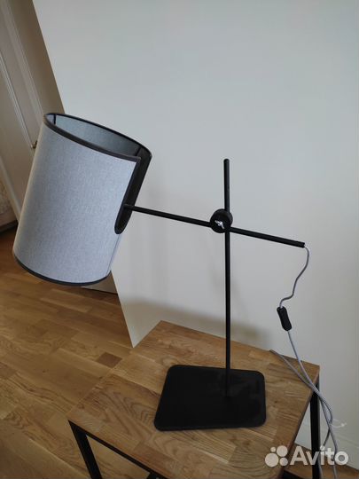 Стильная настольная лампа