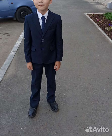 Продам костюм школьный для мальчика