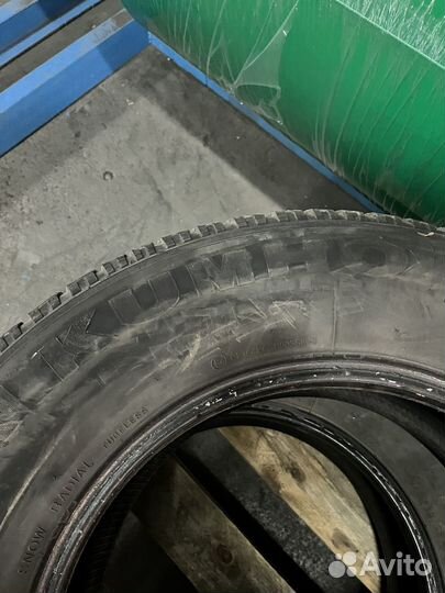 Kumho I'Zen Stud Snow KW11 235/70 R16