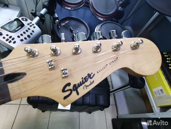 Электрогитара Fender Squier Bullet Strat