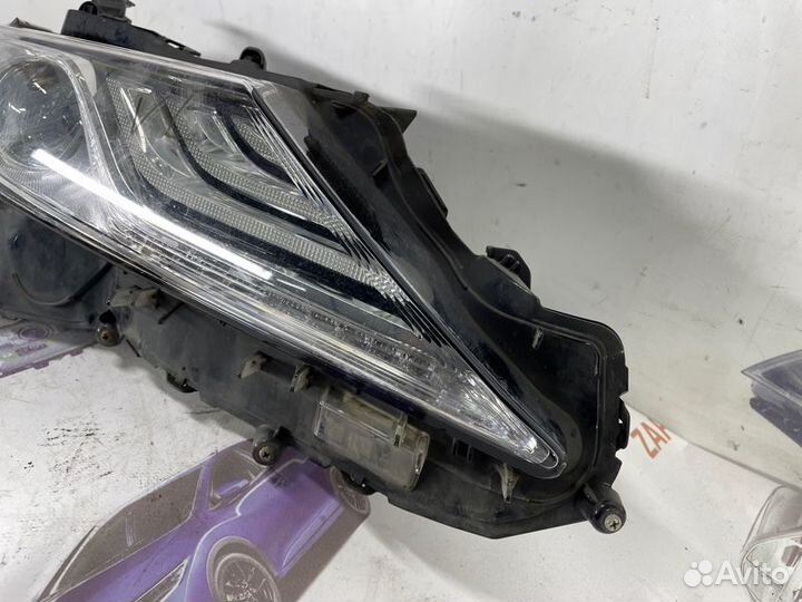 Фара передняя правая Toyota Camry V70