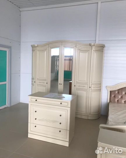 Спальный гарнитур