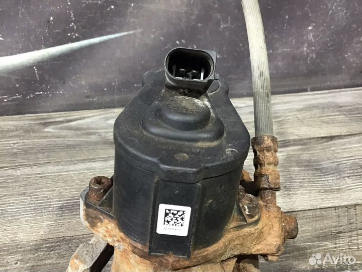 Суппорт тормозной задний левый Volkswagen Tiguan