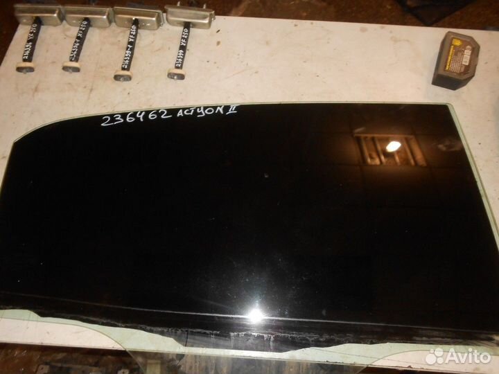 Стекло заднее правое