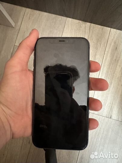 Телефон iPhone 11