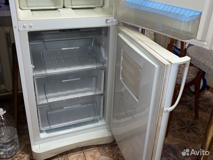 Холодильник бу indesit