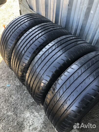 Goodyear EfficientGrip 235/45 R19
