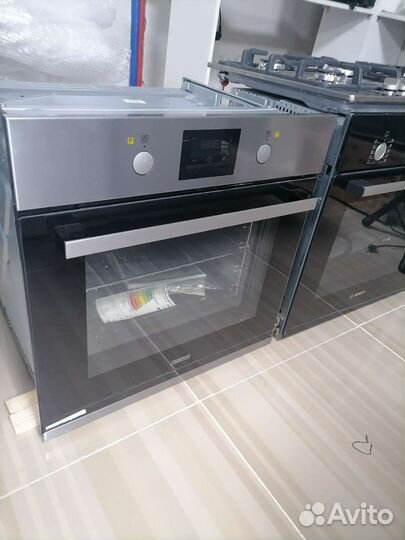 Духовой шкаф встраиваемый новый Zanussi серый