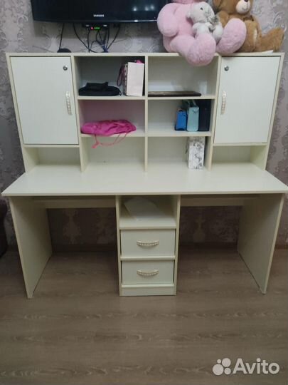 Письменный стол