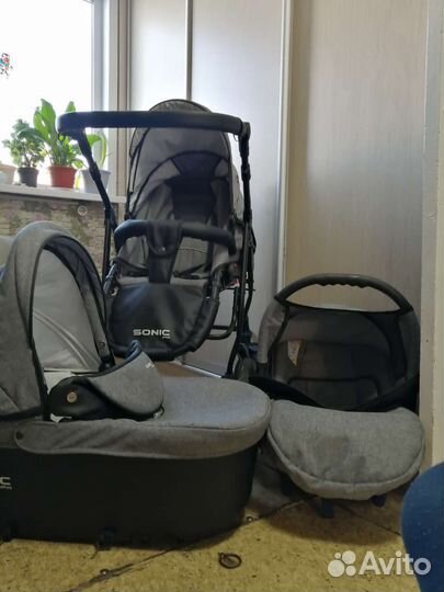 Продам детскую коляску 3в1