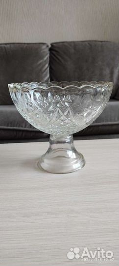 Ваза для фруктов на ножке