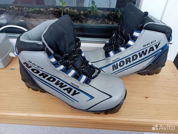 Лыжи,палки, крепления и ботинки