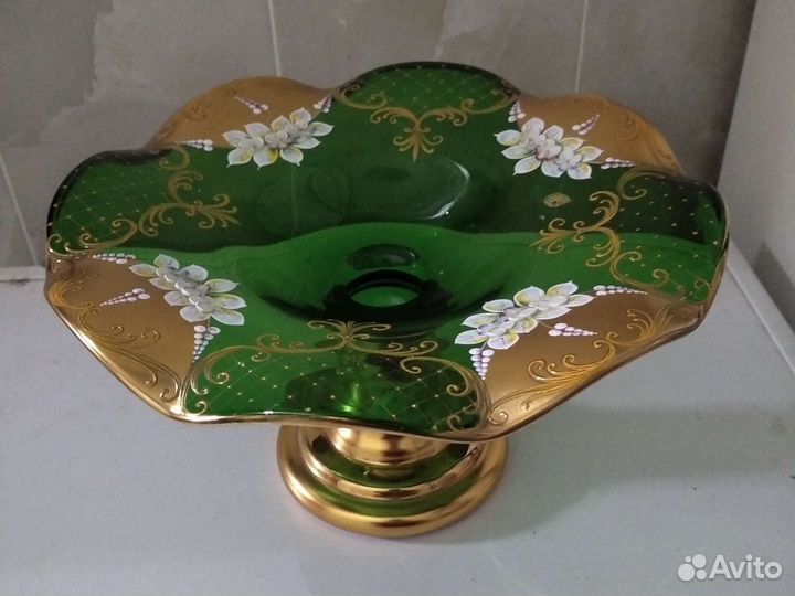 Ваза для фруктов на ножке