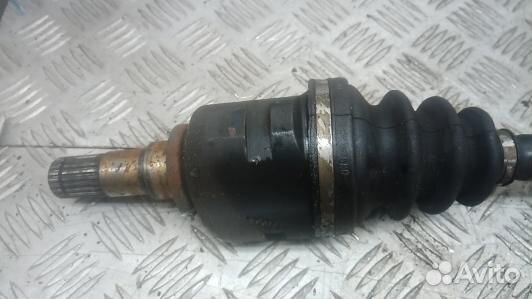 Привод передний правый toyota avensis T25 (LNK26N101)