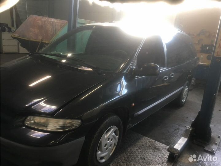 Разбор на запчасти Chrysler Voyager