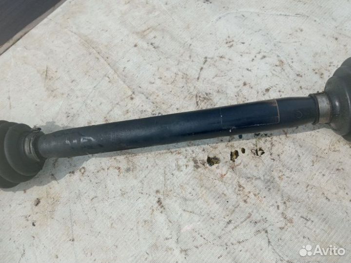 Привод лев. перед. Audi A4