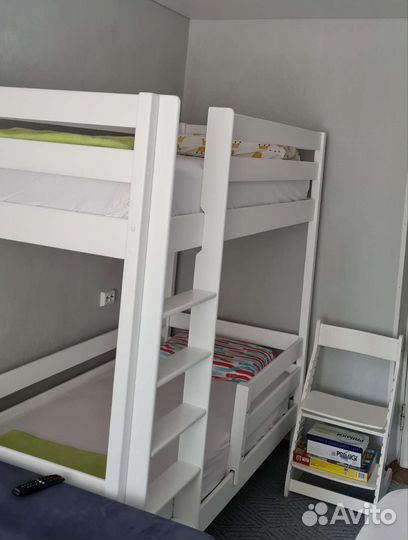 Двухъярусная кровать