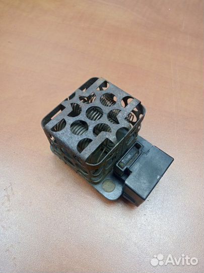 Резистор отопителя Mercedes-Benz E-Class W124