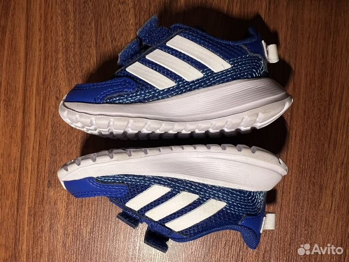 Кроссовки adidas