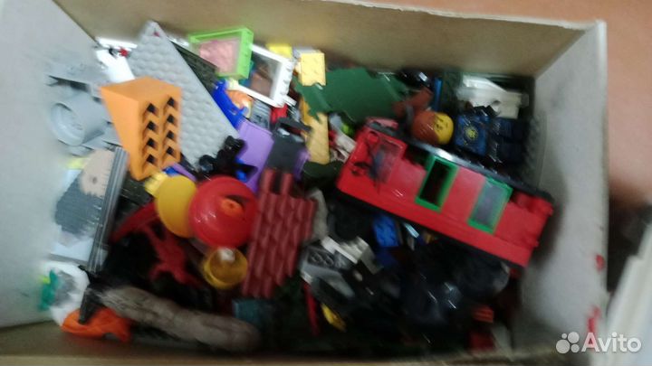 Три коробки лего