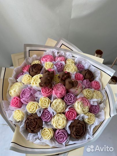 Шоколадные цветы на 8 из бельгийского шоколада