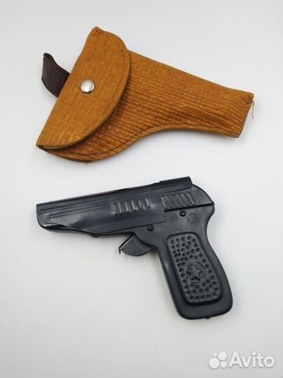 Игрушка пистолет СССР