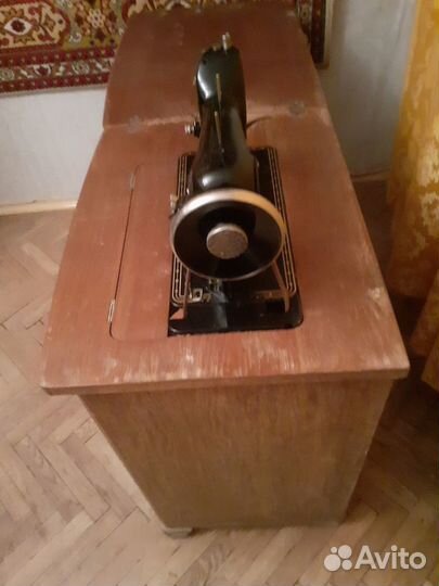 Швейная ножная машинка Альтенбург Германия