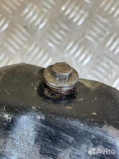 Поддон двигателя Mitsubishi Galant 1993 1997