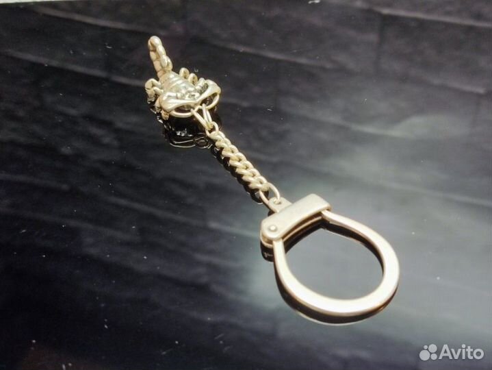 Серебряный брелок Скорпион 925 пробы массой 14.2 г