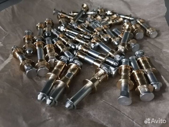 Шарнир петель дверей на Nissan