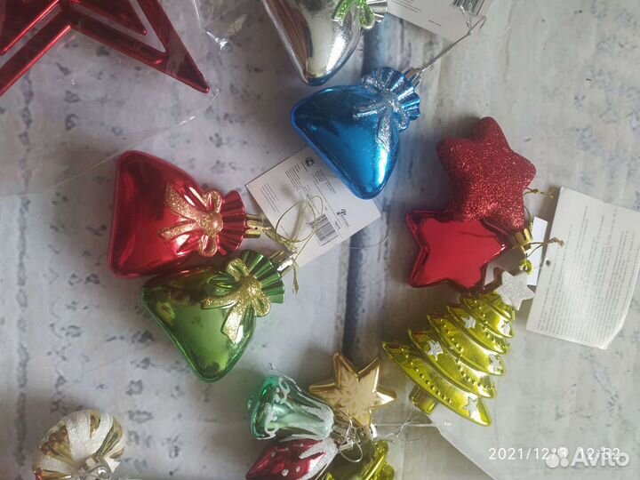 Игрушки и звезда на елку
