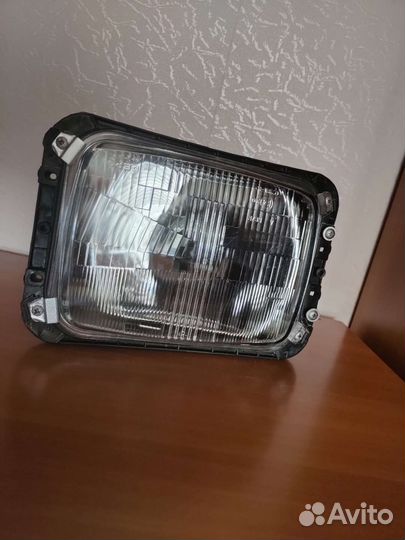Правая фара Mercedes Benz Bus 207D-410