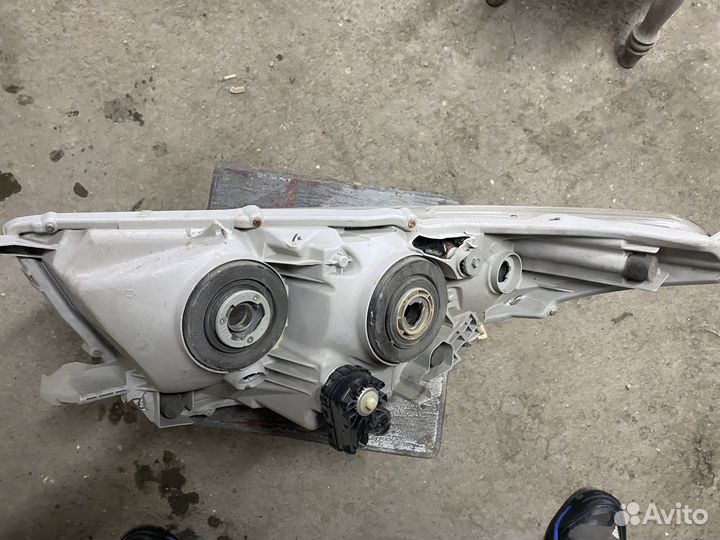 Фара Toyota highlander