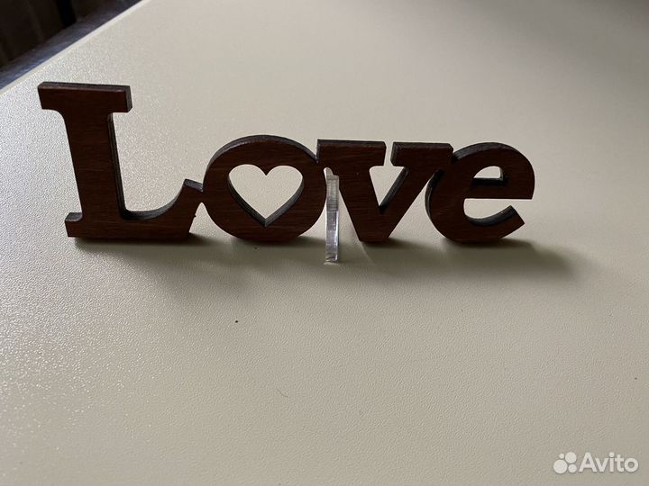 Надпись “Love”
