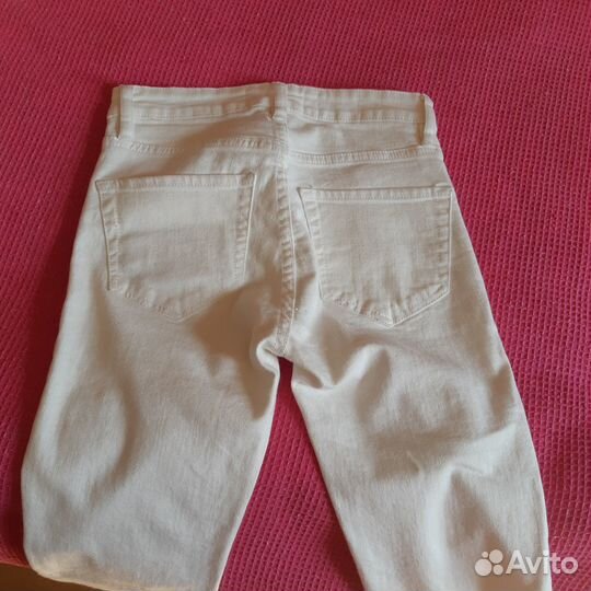 Джинсы белые