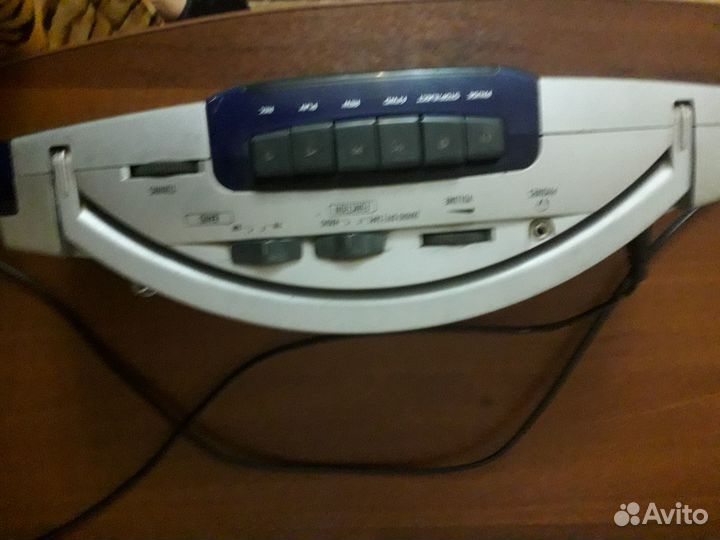 Кассетный магнитофон-приемник