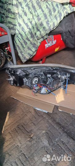 Фары на Тойоту оригинал