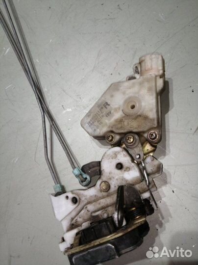 Замок двери задний правый Honda Accord