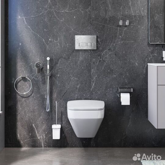 Инсталляция Grohe и унитаз с гигиеническим душем