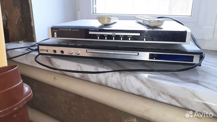 2 DVD- проигрывателя