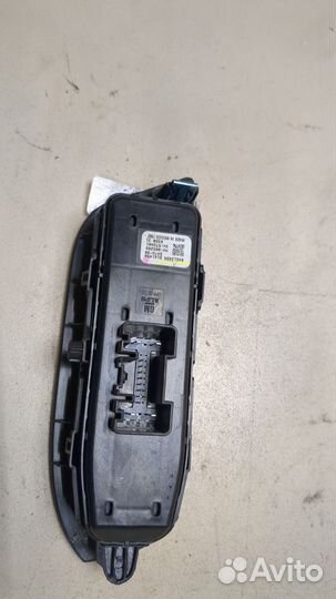 Кнопка стеклоподъемника левая передняя Chevrolet Equinox 2017