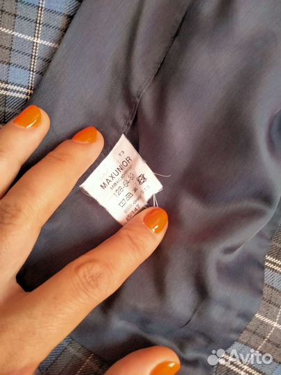 Школьная форма и голубая рубашка на мальчика