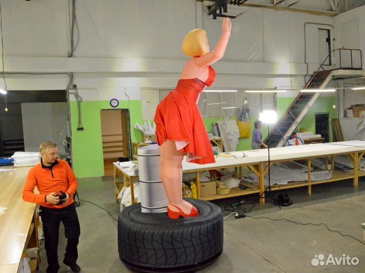 Зазывала — Надувная Мэрилин Монро с машущей рукой