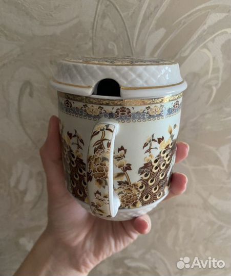 Кружка фарфоровая с крышкой Павлин