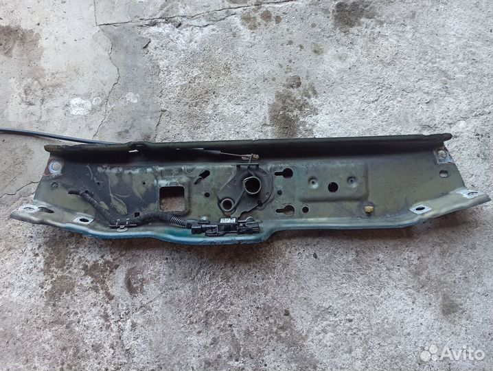 Планка передняя верхняя Opel Astra H