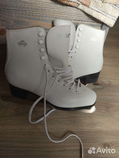 Коньки фигурные Новые